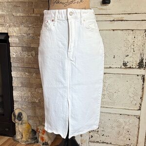 GAP white ICON denim jean skirt midi length zip and button closure 5 pocket